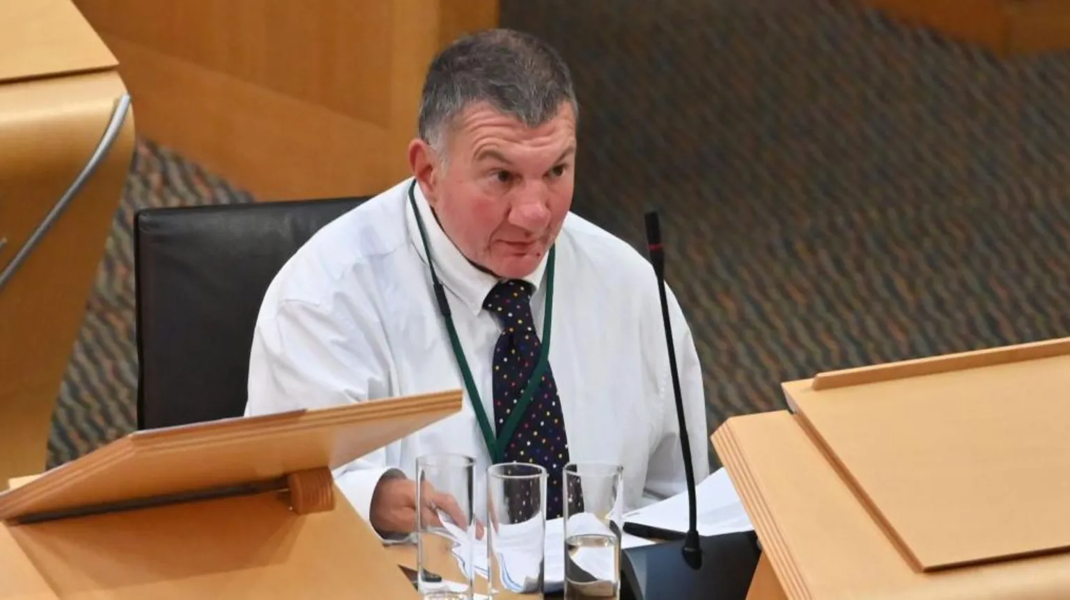  Jeremy Balfour in parliament