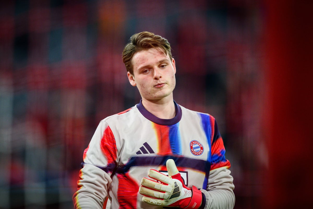 Jonas Urbig starts in goal for Bayern tonight.