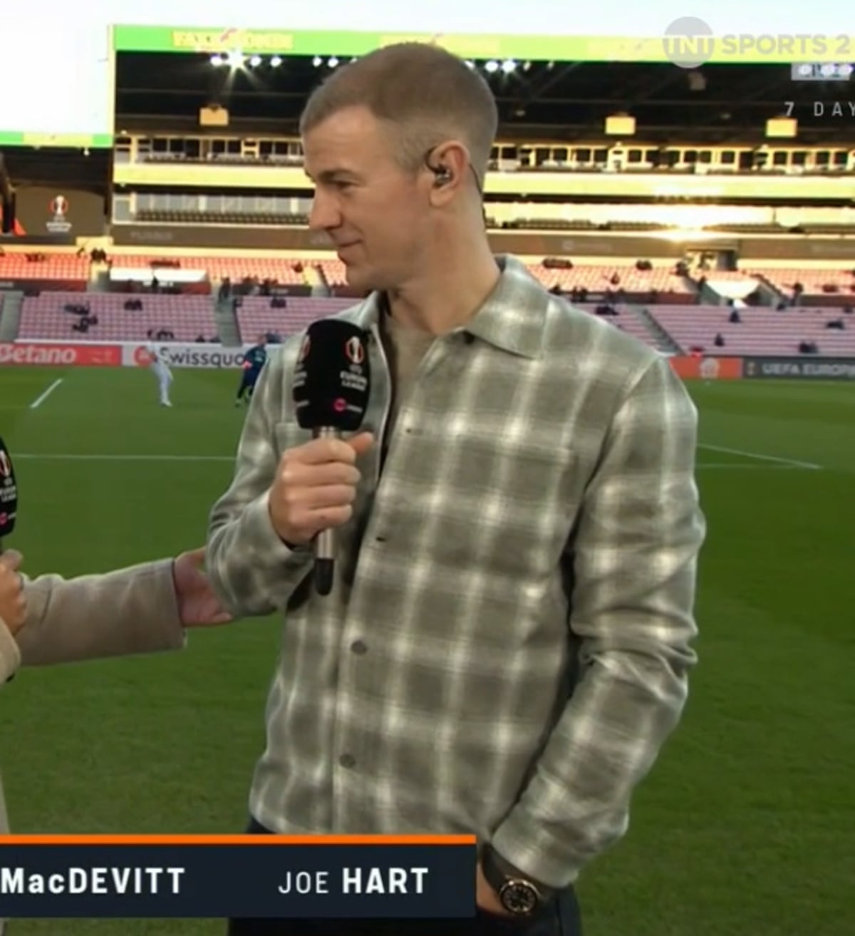 joe hart in lumberjack shirt