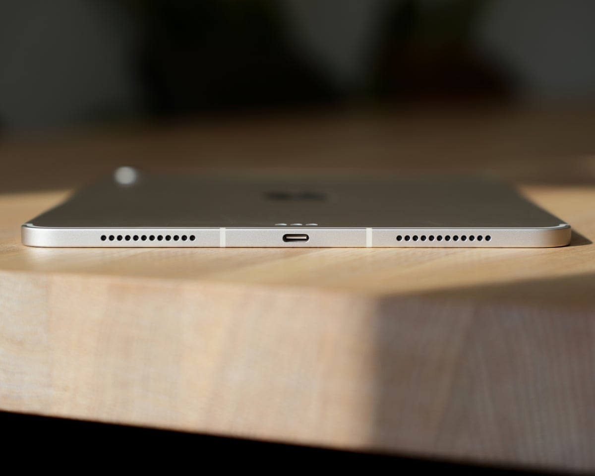 The USB-C port of the Apple iPad Air M4.