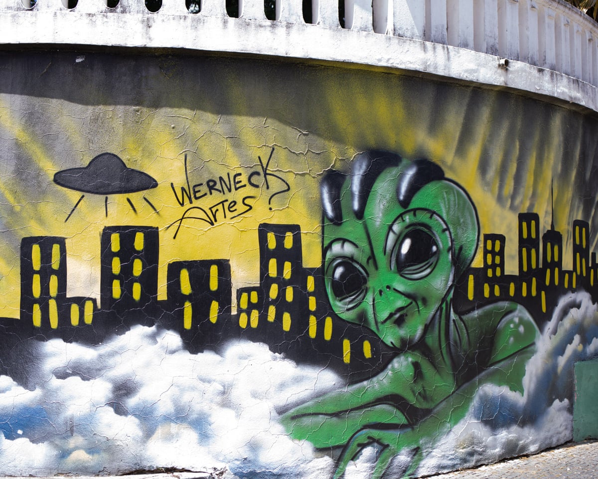 Mural of ‘the ET of Varginha’, depicted as a green alien