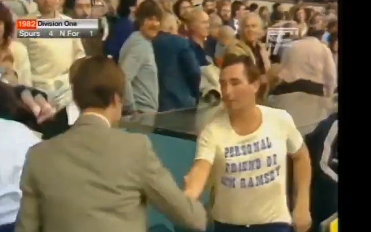 Brian Clough shakes hands with Spurs manager Keith Burkinshaw after Nottingham Forest’s 4-1 defeat to Tottenham in 1982.