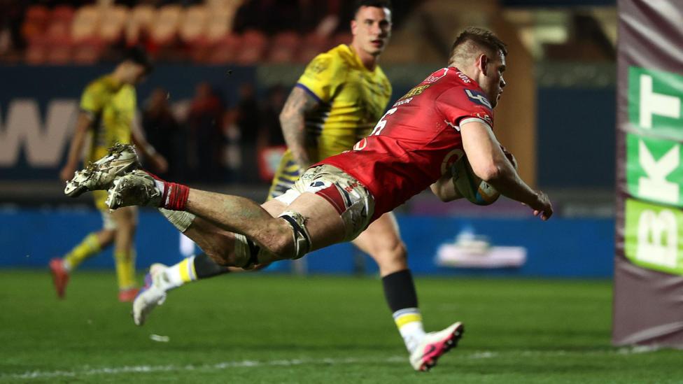 Jarrod Taylor dives over for Scarlets against Zebre