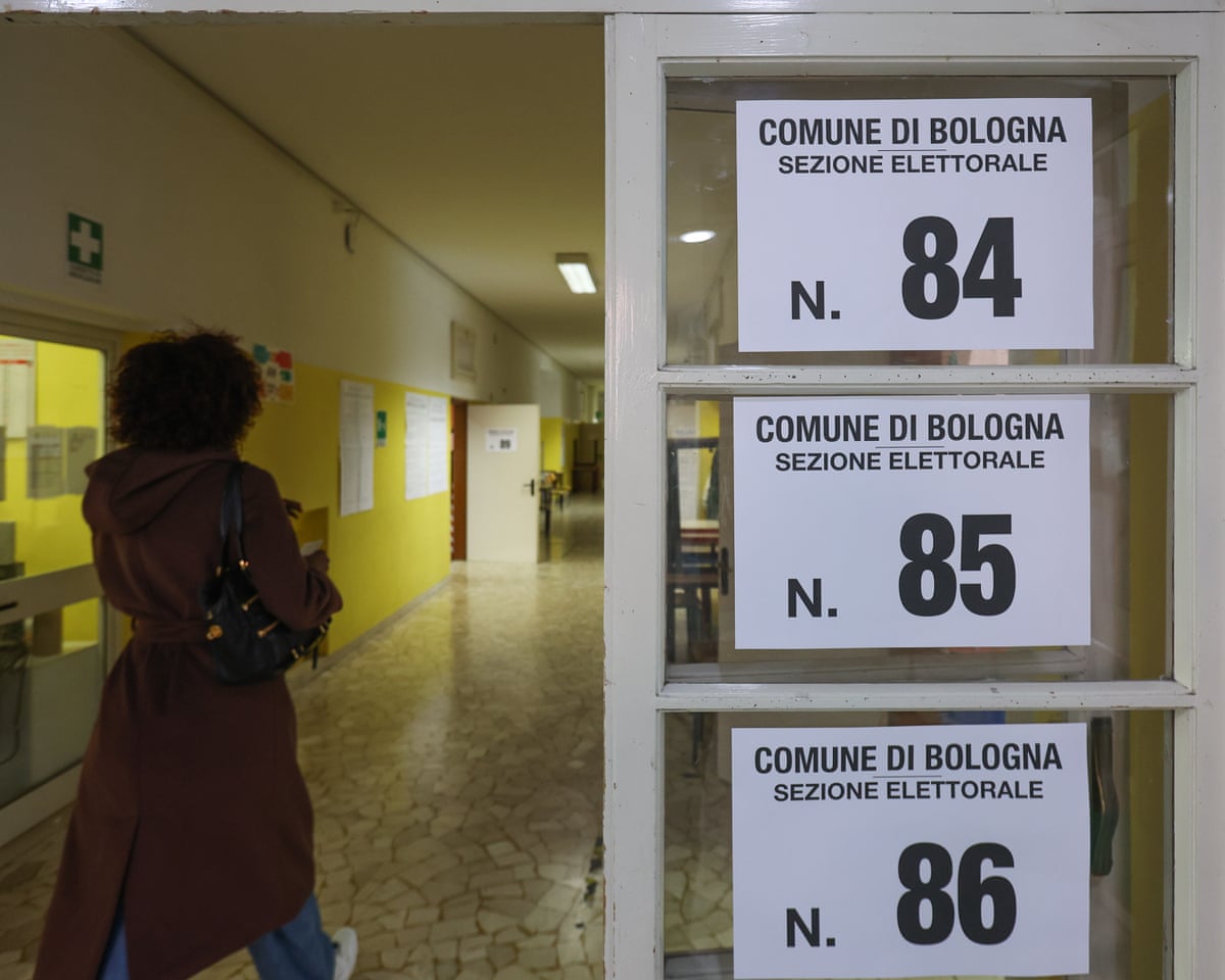 General information on polling stations open for the referendum on justice in Bologna, Italy.