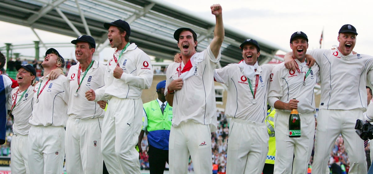 Ian Bell (left) with his England teammates Matthew Hoggard, Ashley Giles, Geraint Jones, Kevin Pietersen, Michael Vaughan, Marcus Trescothick and Andrew Flintoff after clinching the Ashes at the Oval in 2005