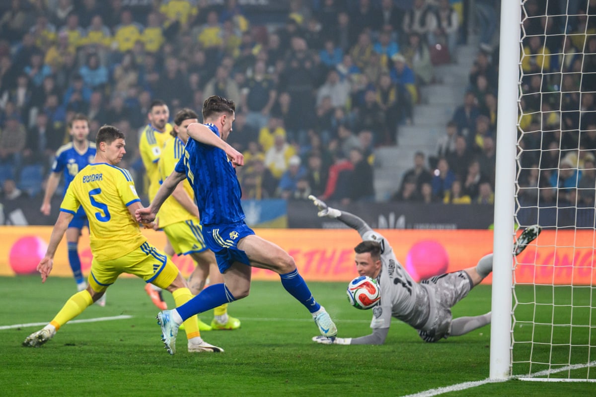 Viktor Gyökeres of Sweden scores