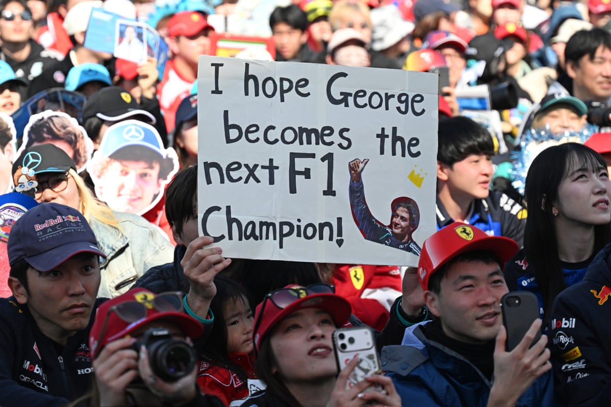 A fan at Suzuka holds up a sign saying: ‘I hope George becomes the next F1 champion’