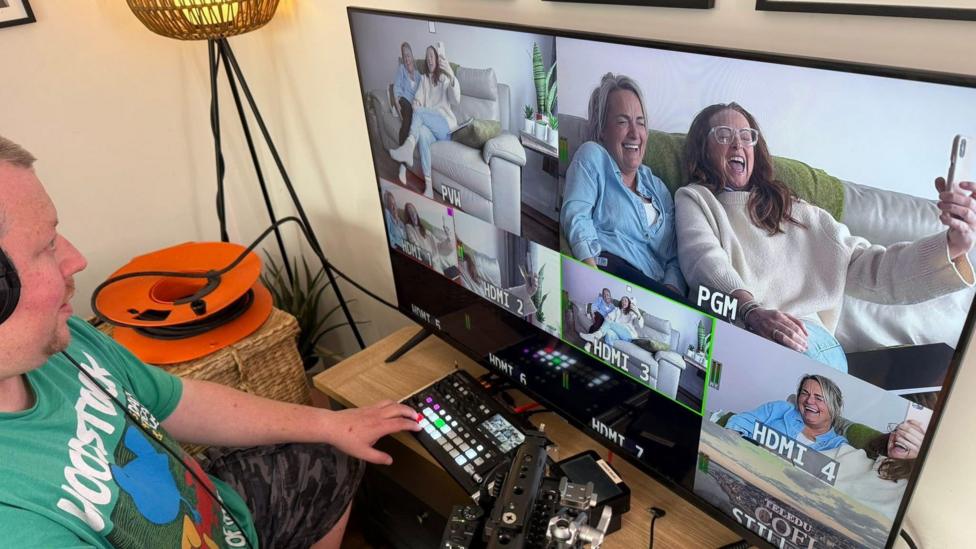 Recordio'r podlediad gydag Owain Llŷr