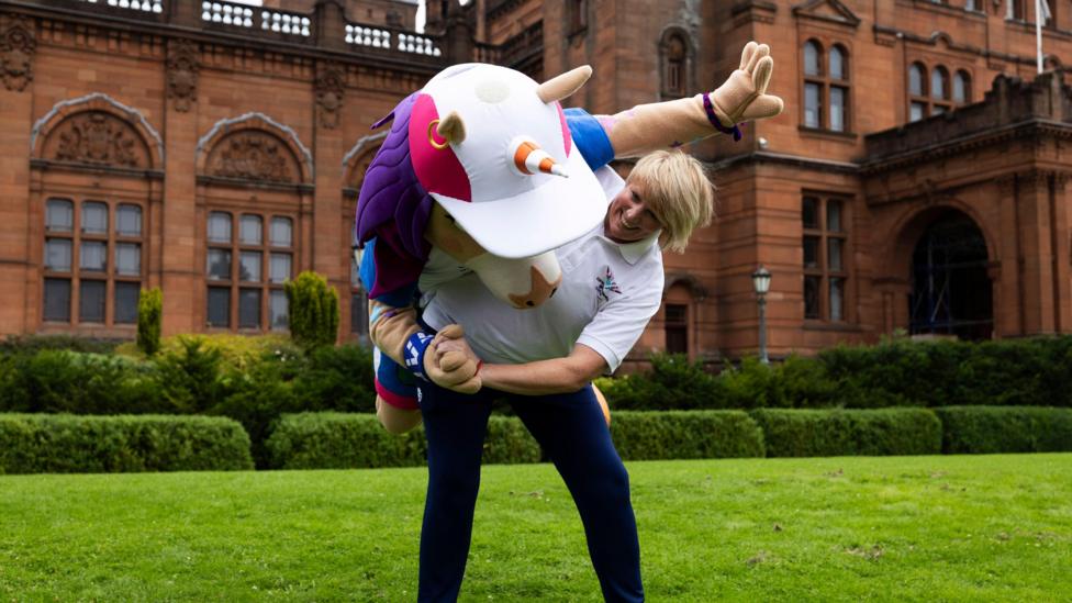 Sarah Adlington and Commonwealth Games mascot Finnie