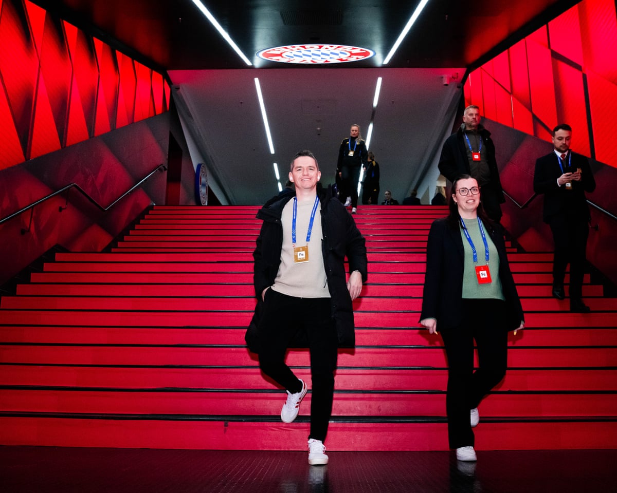 Marc Skinner arrives ahead of the Women's Champions League quarter-final match between Bayern Munich and Manchester United