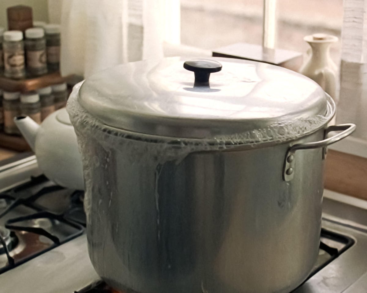 A pivotal scene in Fatal Attraction.