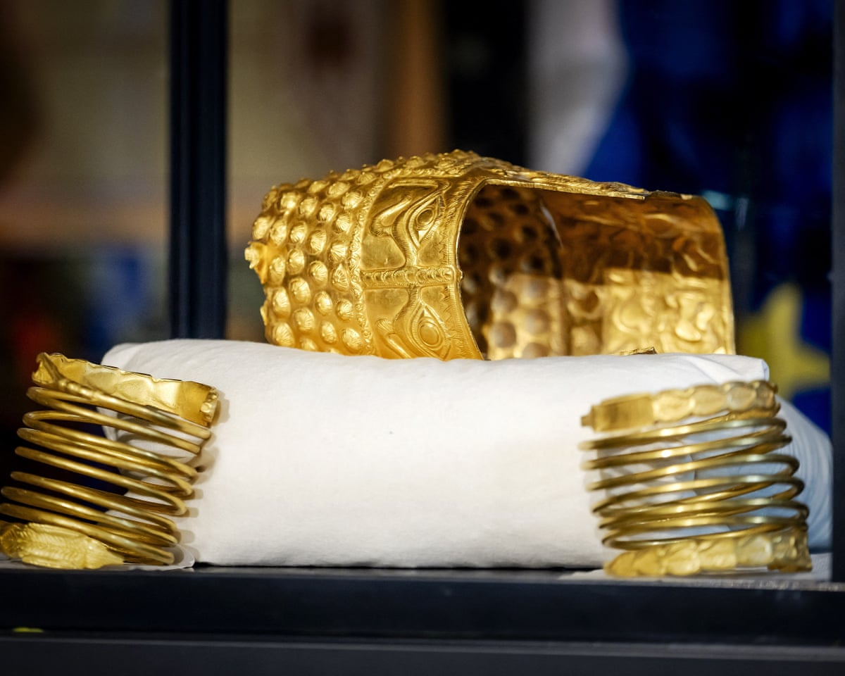 The recovered golden helmet of Cotofenesti and two gold bracelets that were stolen from the Drents Museum are displayed in a glass box in Assen.
