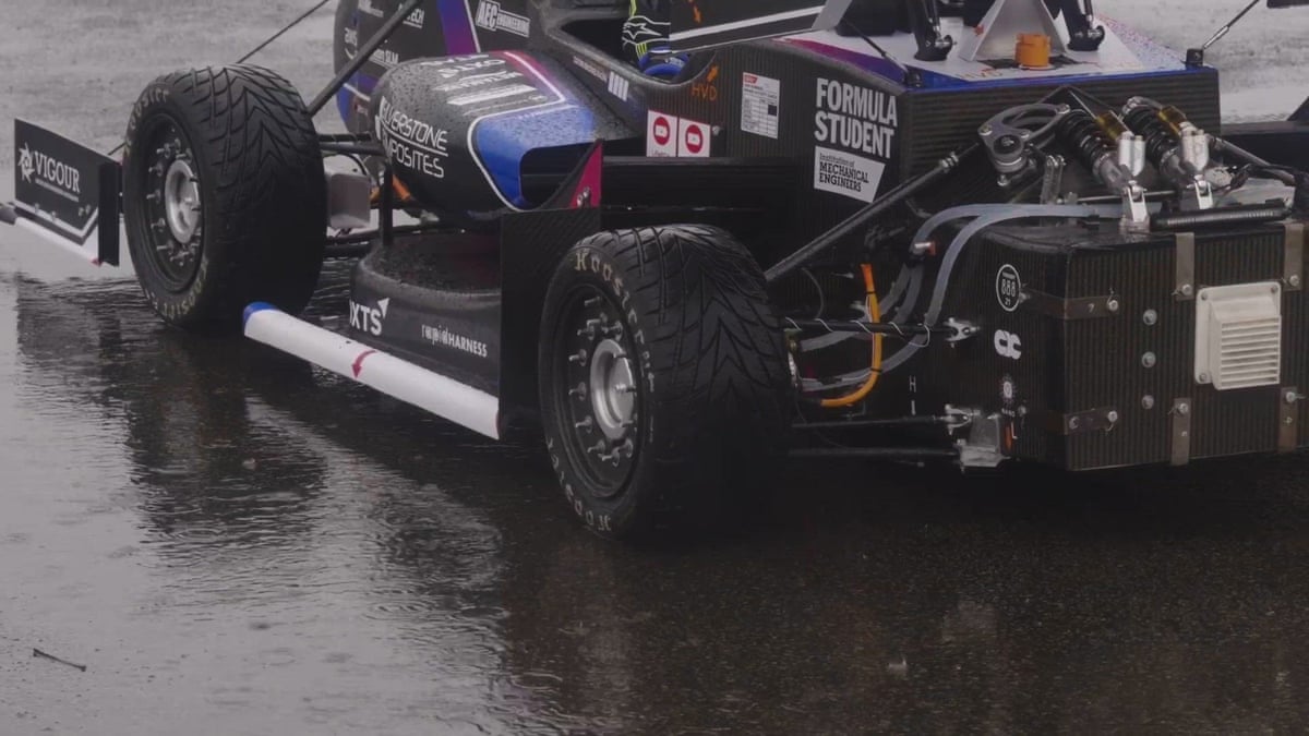 Oxford Brookes Racing team take their car for a spin – loop