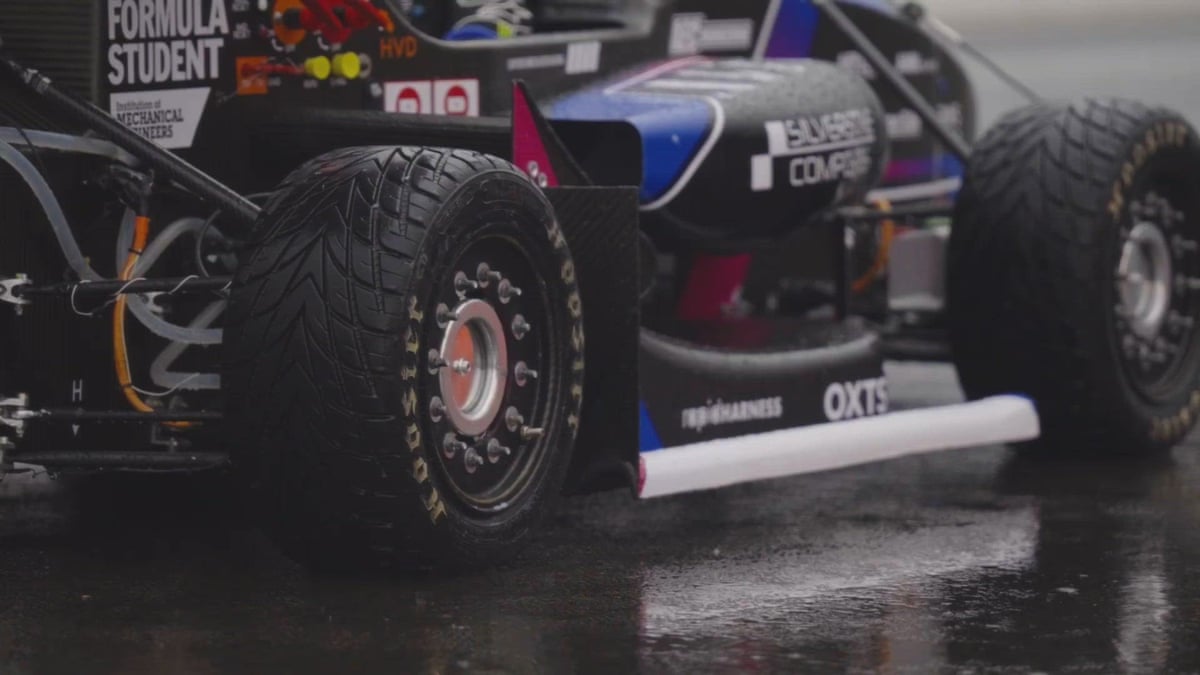 Oxford Brookes Racing team take their car for a spin – loop