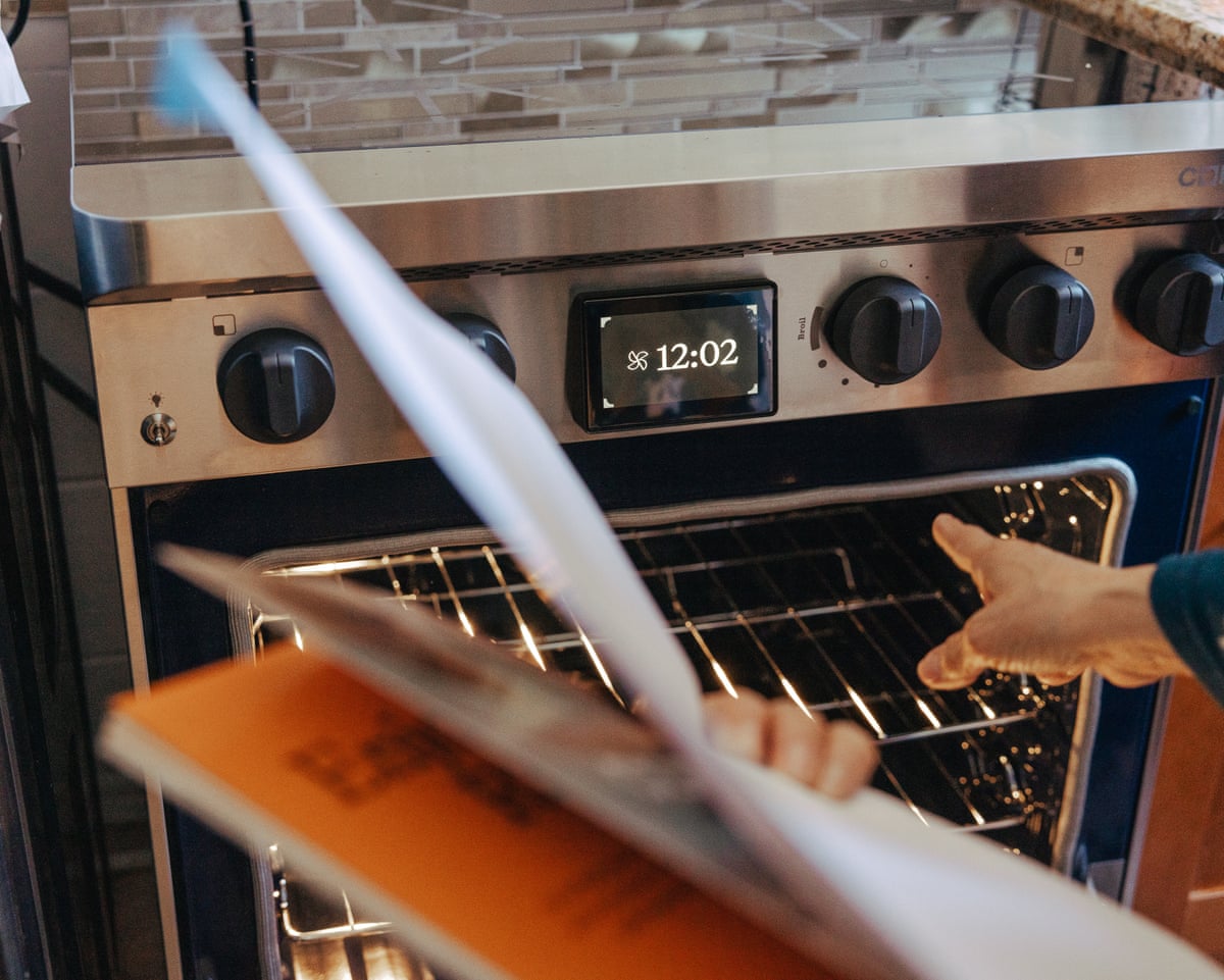 People in 15 co-op apartments in the Washington Heights area of Manhattan who have had to rely on portable hot plates and microwaves for meal preparation were fitted with new induction stoves via a scheme supported by state and city governments, along with non-profit groups on March 24, 2026. The project is a prelude to a much larger task for Copper, the company that supplied these induction stoves and is now working on a $32m pilot to replace gas stoves in 10,000 apartments across the New York City Housing Authority (NYCHA) system – the largest public housing network in the US. An initial trial in 100 of these apartments should start early next year.