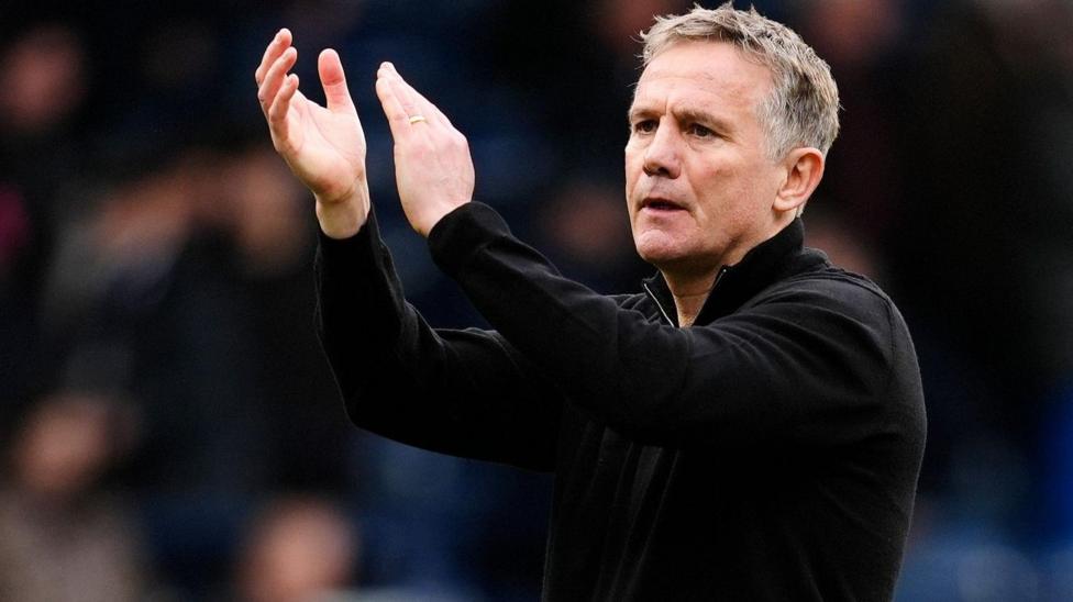 Wrexham boss Phil Parkinson applauds