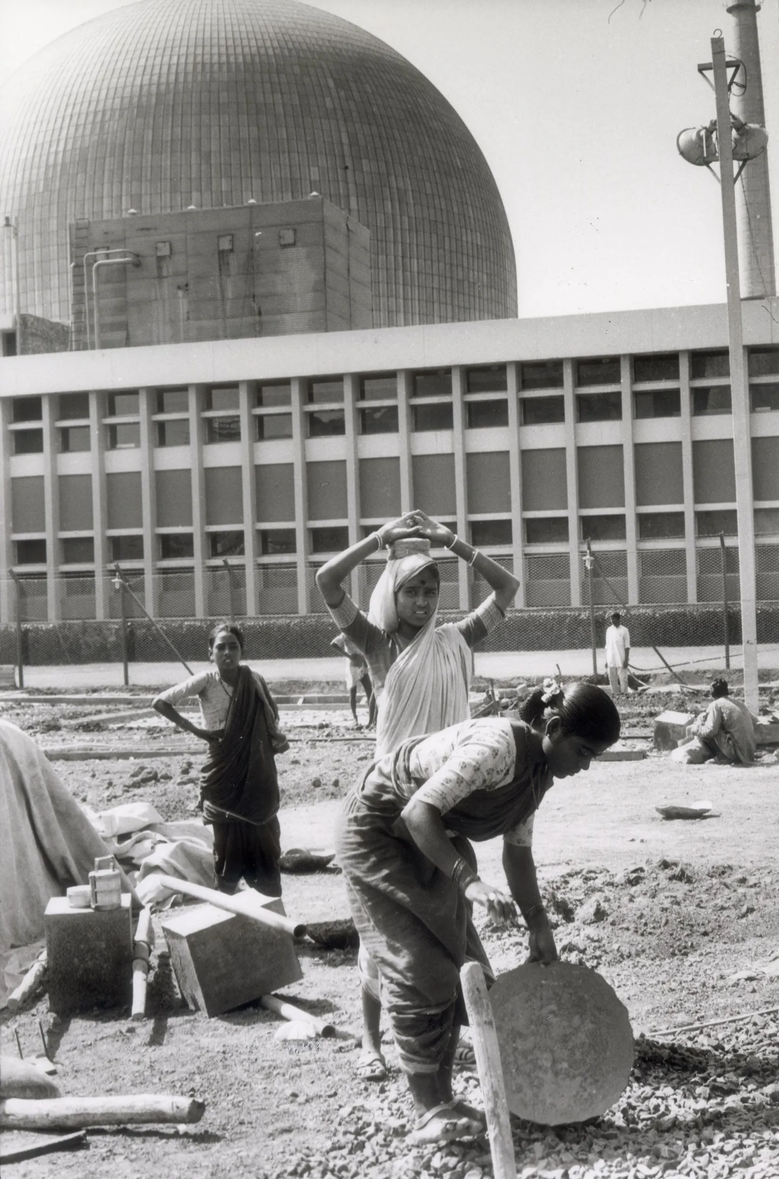 DAG This photograph by Henri Cartier-Bresson (1908–2004) records the Atomic Energy establishment at Trombay (now Bhabha Atomic Research Centre). 