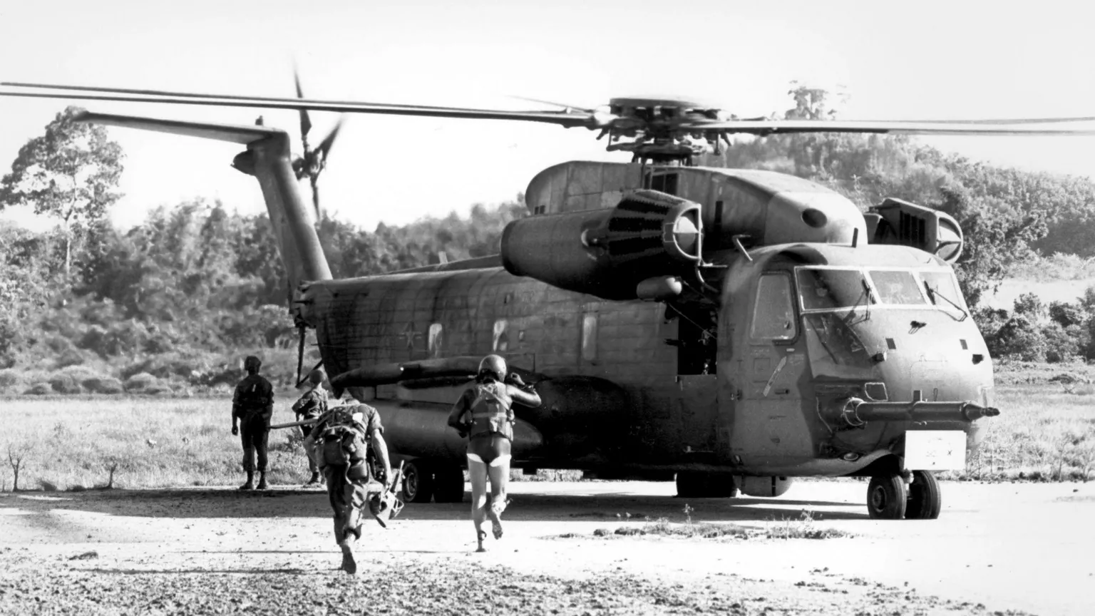  US Pararescue team running to a helicopter in Cambodia in 1975. 