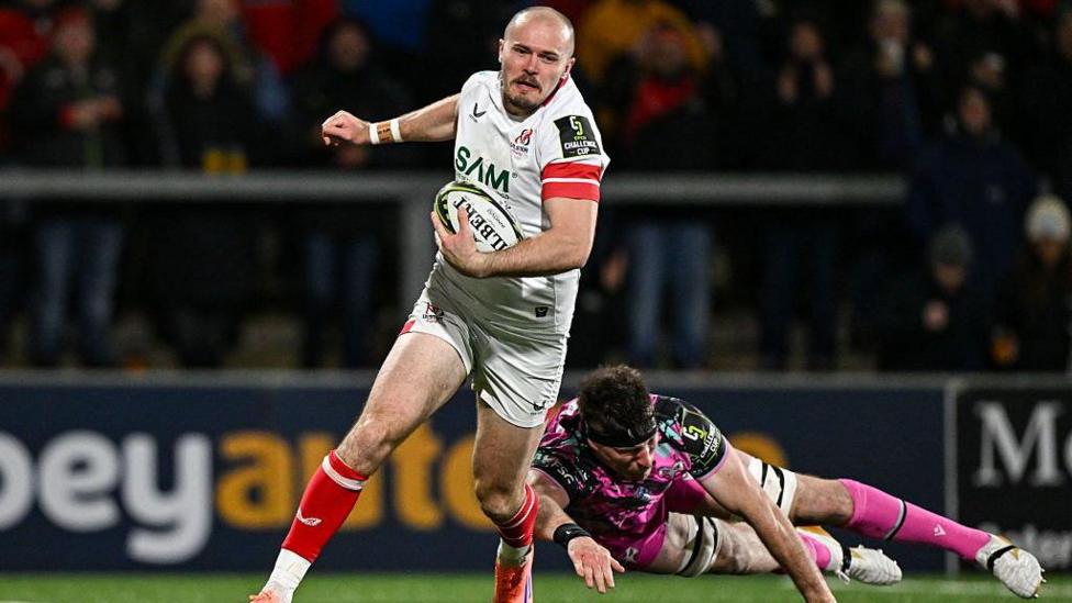 Jacob Stockdale scoring a try