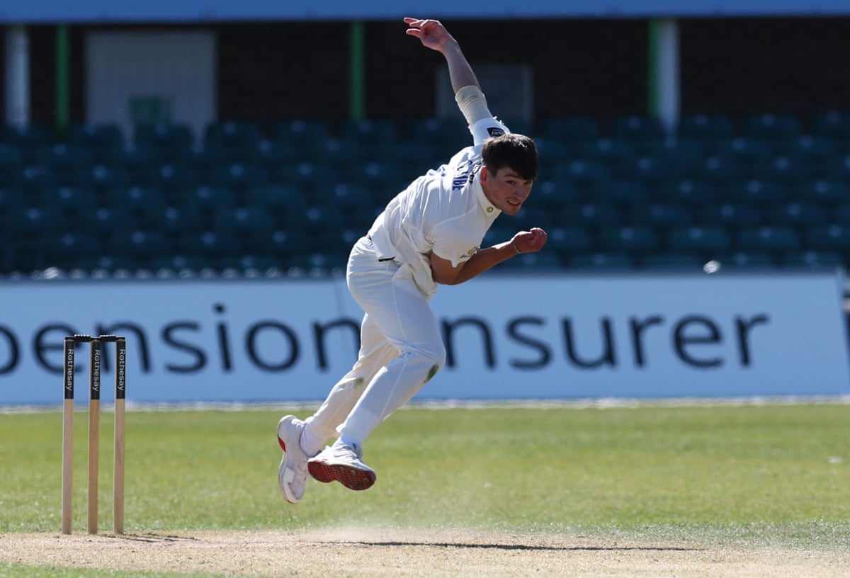 Henry Crocombe bowls during the final day of the County Championship match against Leicestershire