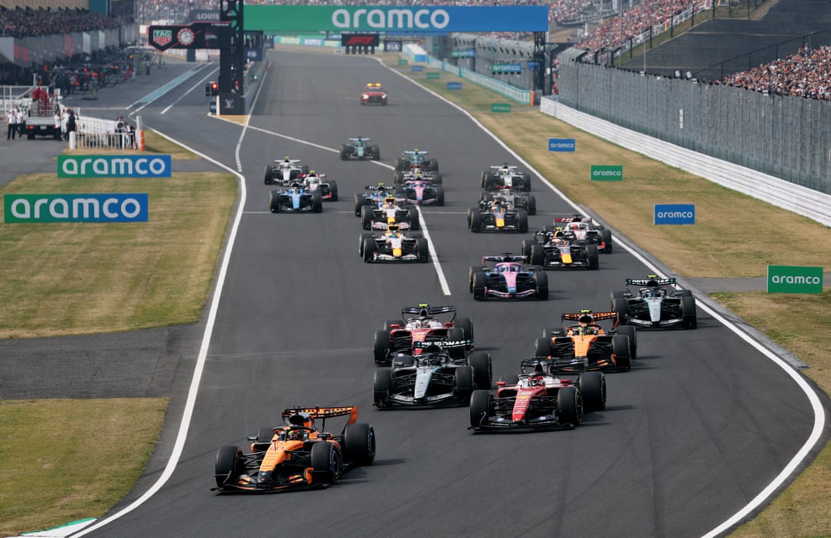 The cars race at the Japanese Grand Prix
