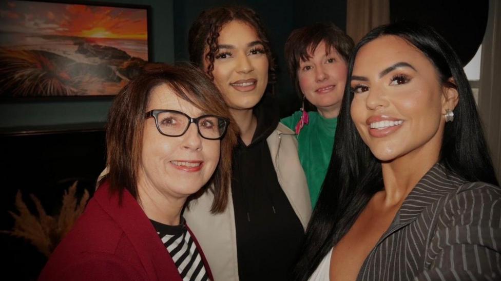 Criw fodcast Rhwydwaith Menywod Cymru