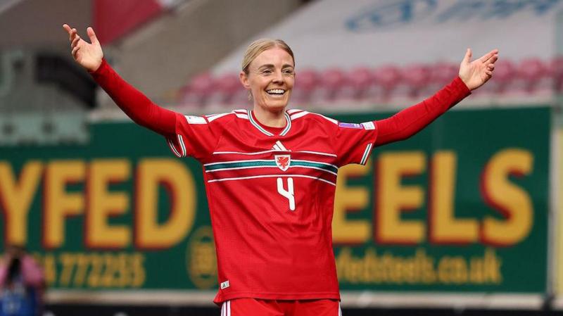 Wales midfielder Sophie Ingle celebrates