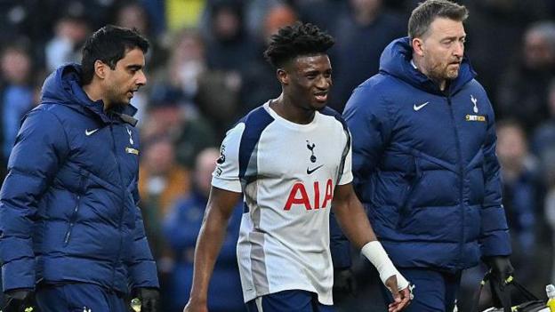 Mohammed Kudus of Tottenham Hotspur walks off injured 
