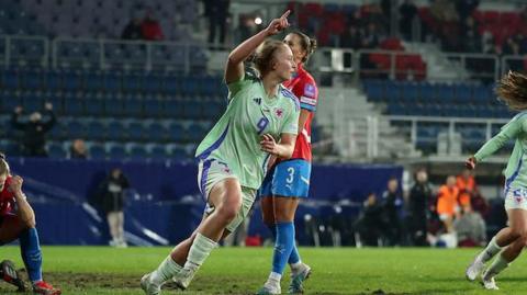 Wales' Elise Hughes celebrates