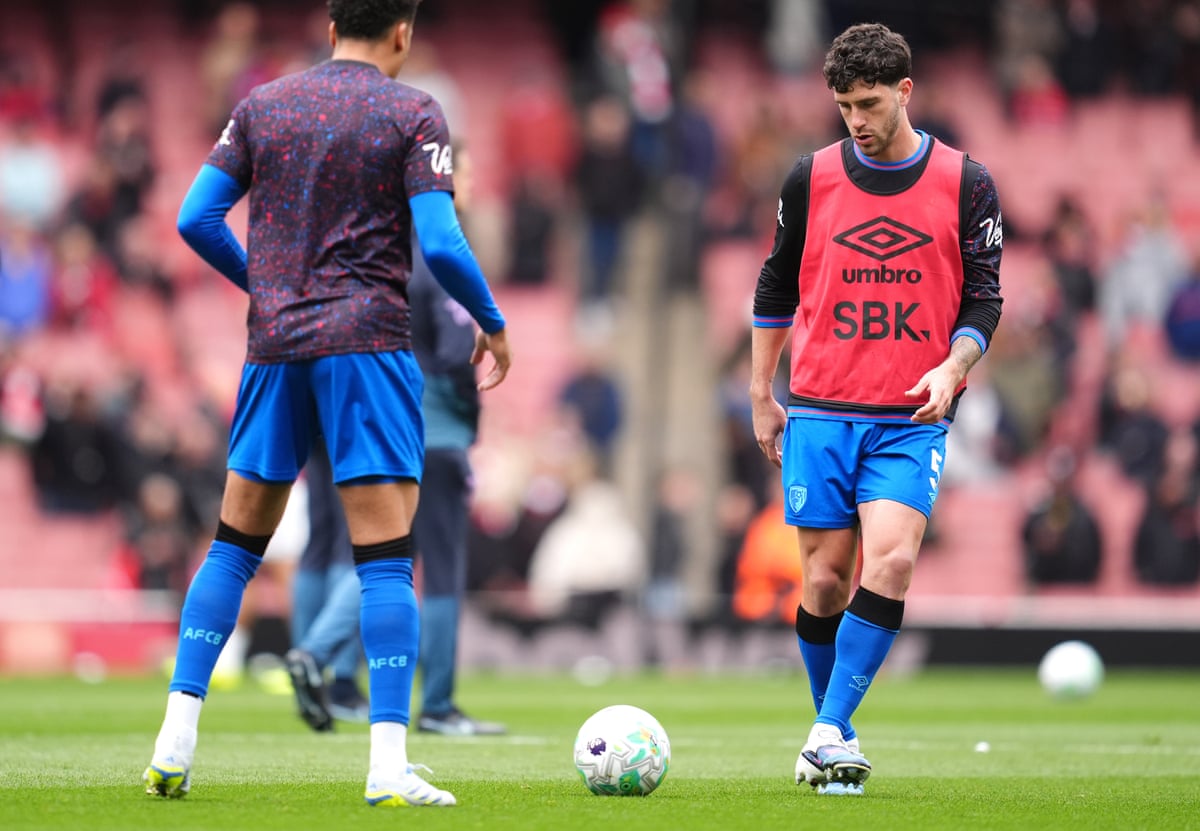 Bournemouth defender Marco Senesi is out of contract at the end of this season and could leave the club as a free agent. The Argentinian has already been linked with Liverpool, Juventus and Borussia Dortmund.