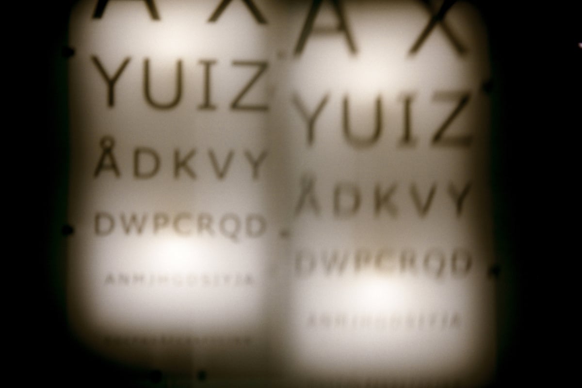 A double vision of an optotype