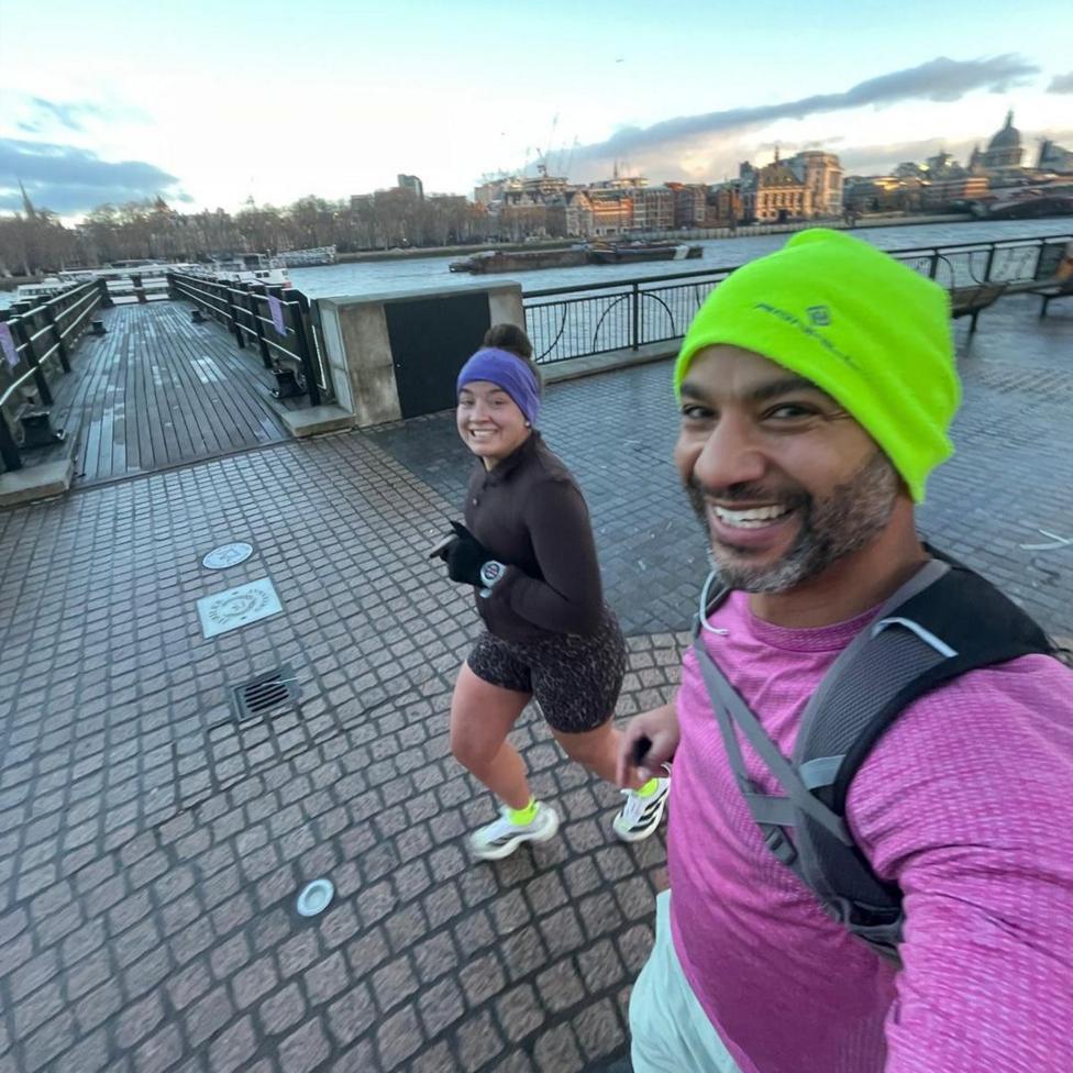 Sean Fletcher a'i ferch Lili'n hyfforddi