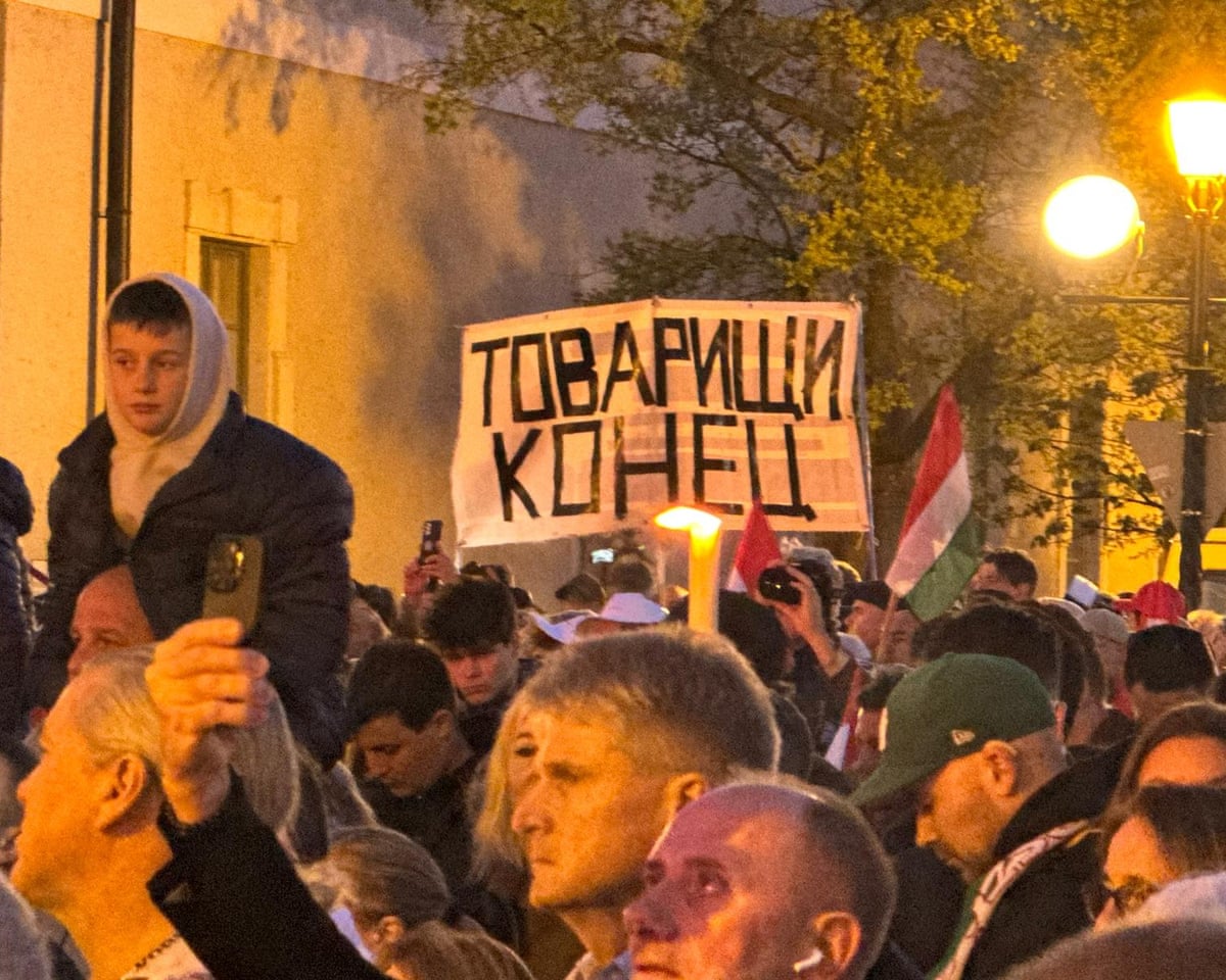 An anti-government banner displayed at Viktor Orbán's final campaign rally in Budapest