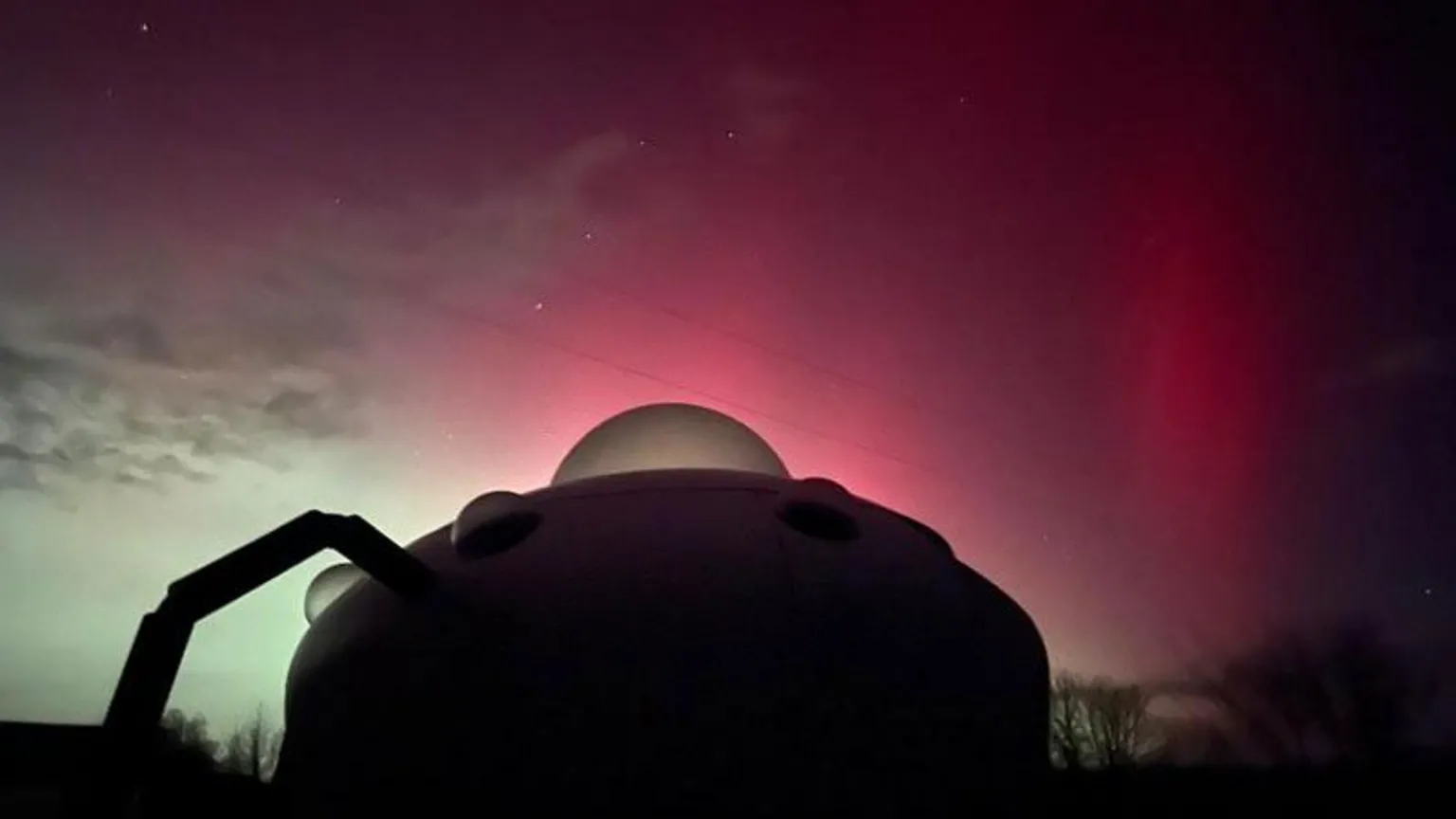 Melin Mabes Pod at night in silhouette and red sky above