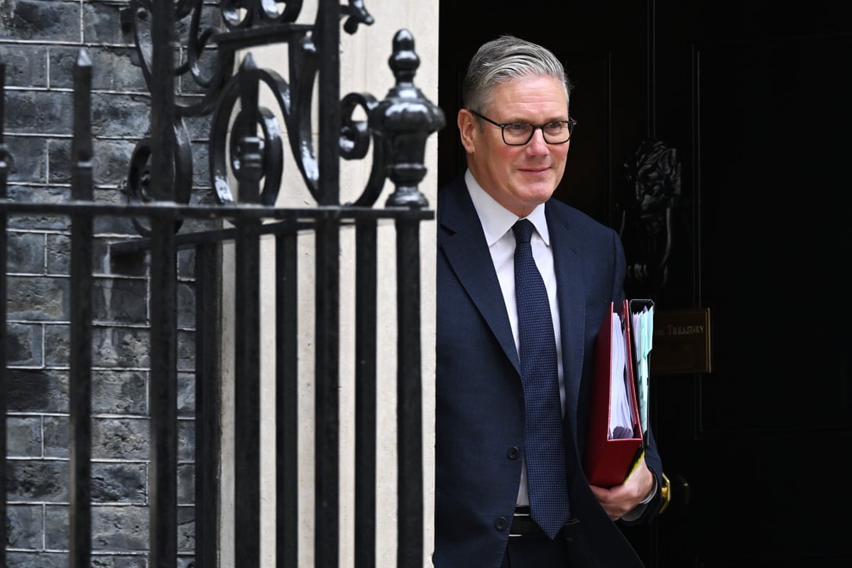 Keir Starmer leaving No 10 ahead of PMQs.