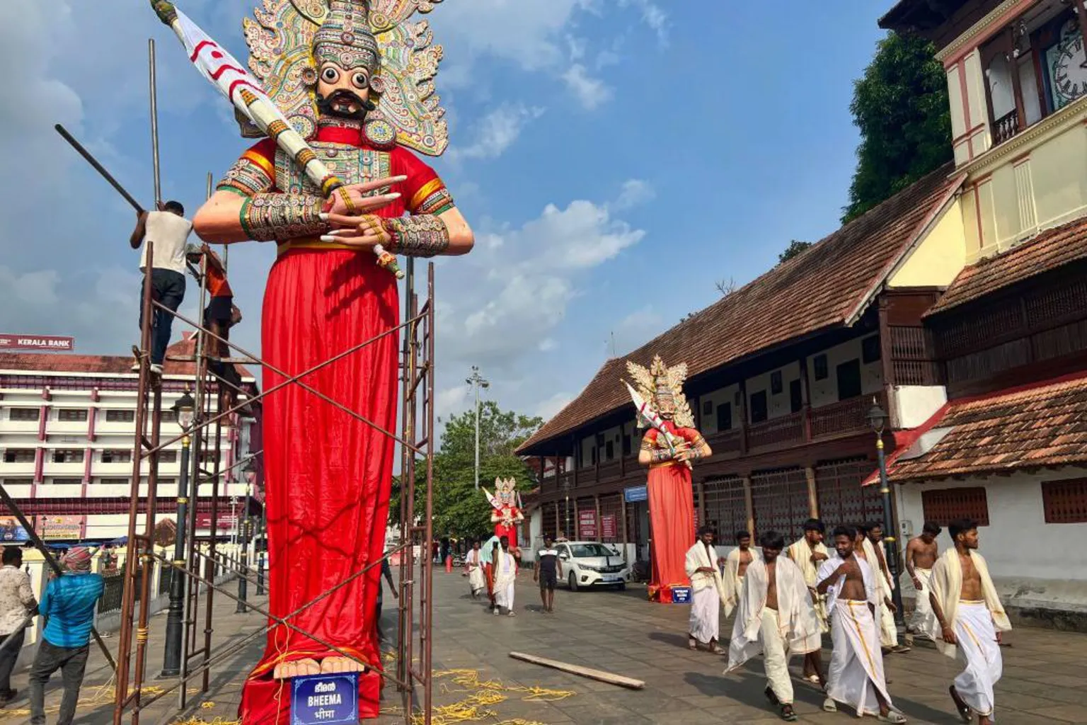 Workers erect giant idols of the Pandavas along the eastern entrance of the historic Sree Padmanabhaswamy Temple in preparation for the Panguni Utsavam (Painkuni Utsavam) festival in Thiruvananthapuram, Kerala, India, on April 09, 2024