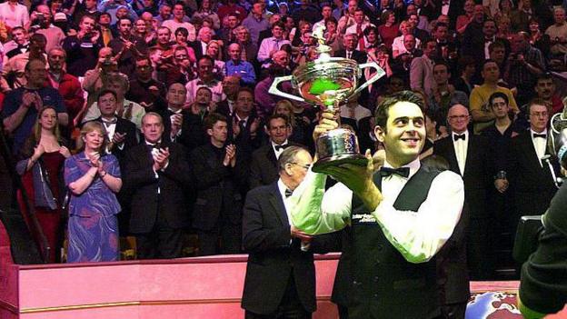 Ronnie O'Sullivan with the trophy in 2001