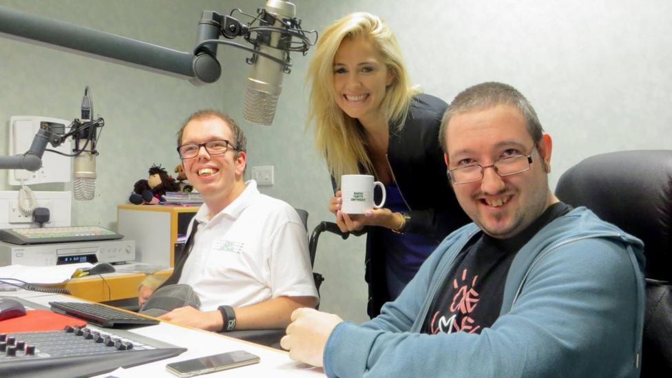 Elin Fflur a raglen Michael ac Aaron