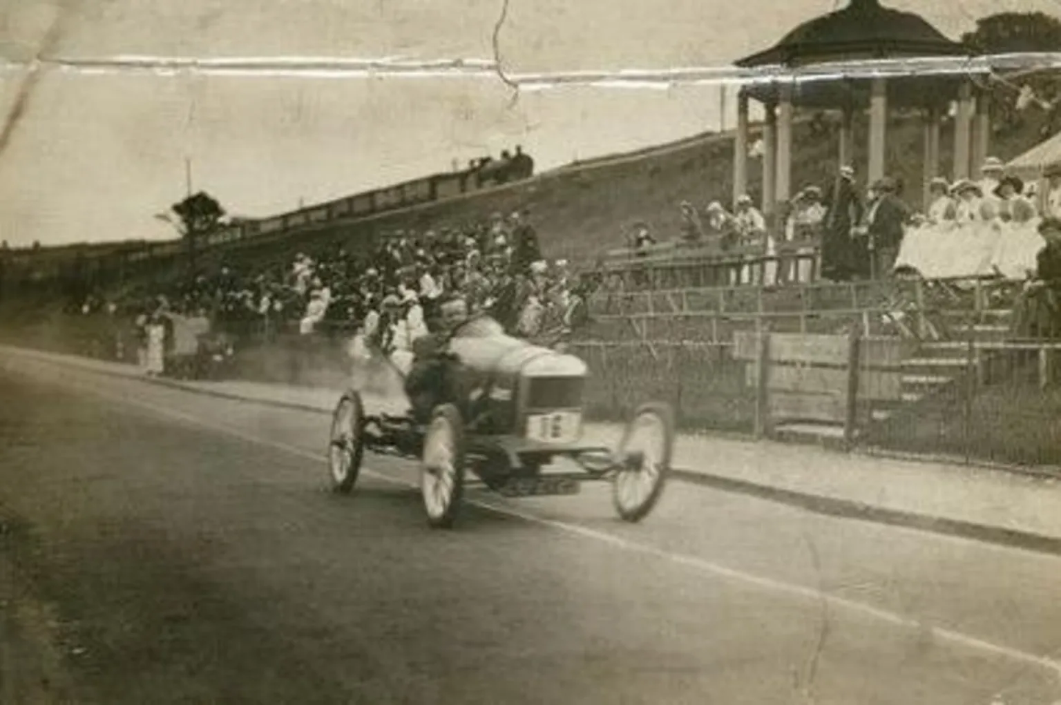 Residents of Old Colwyn Past and Present A 1912 Singer 10hp races along Colwyn Bay prom. Its front left wheel sticks out at a ludicrous angle, but John Harden says this was part of the plan. A group of nurses cheer-on the driver, behind them is a steam train crossing the railway embankment