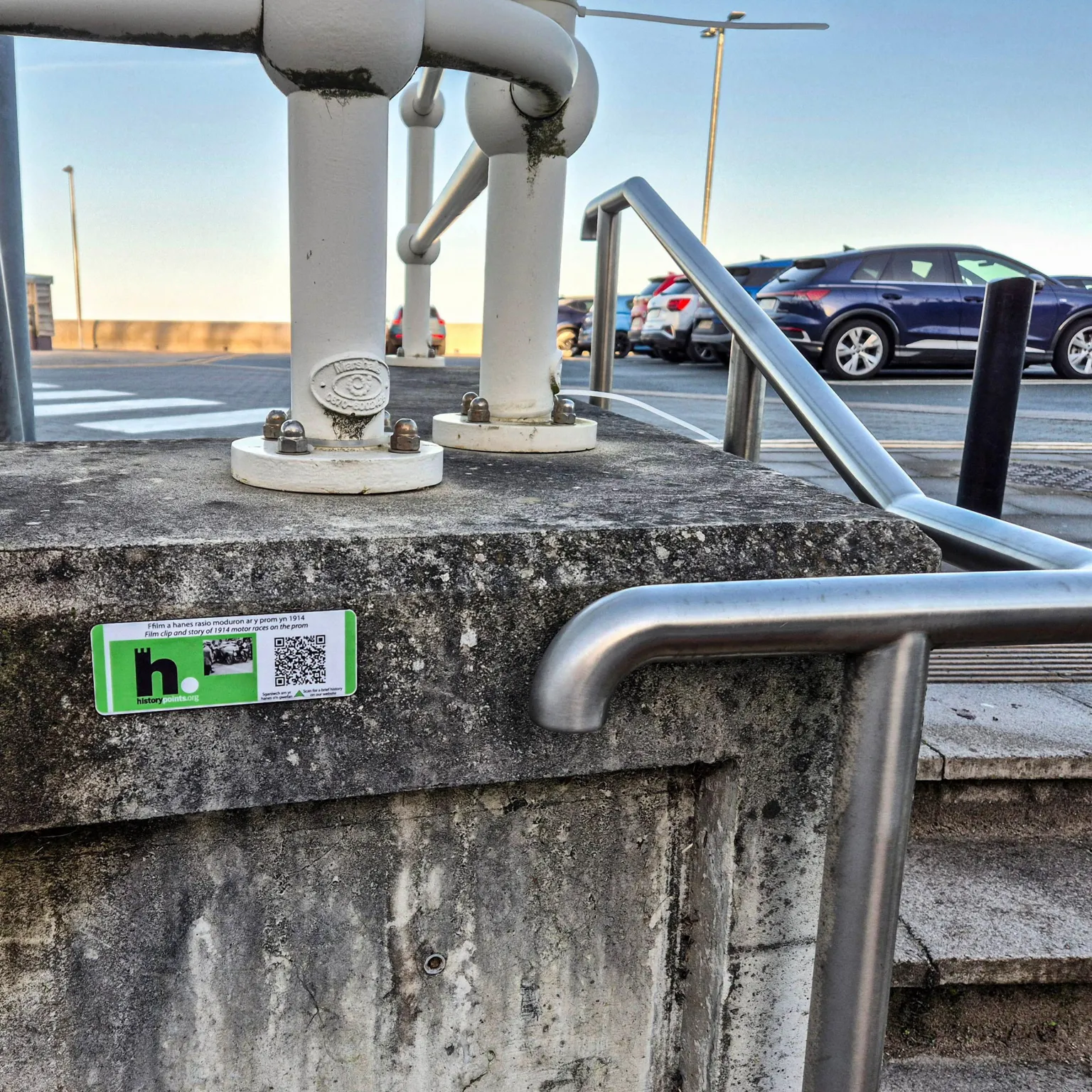 HistoryPoints.org A tiny black-and-white chequerboard plaque on a green background. When scanned with a smart device it reveals the history of the Colwyn Bay races 