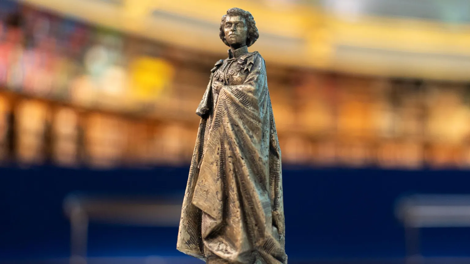  A model of the bronze statue of the late Queen Elizabeth will be shown to the King