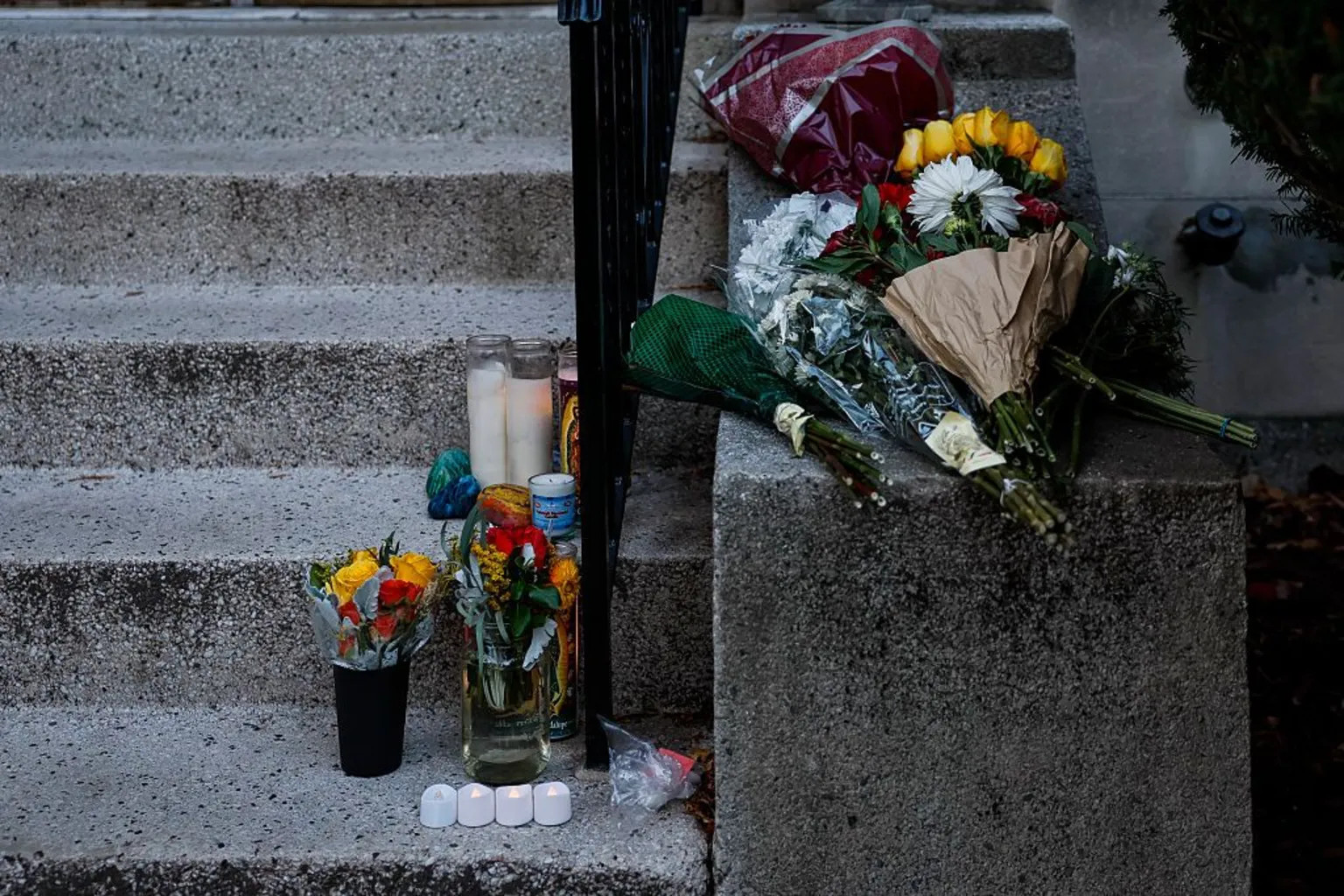  A memorial on the stoop of MIT professor 