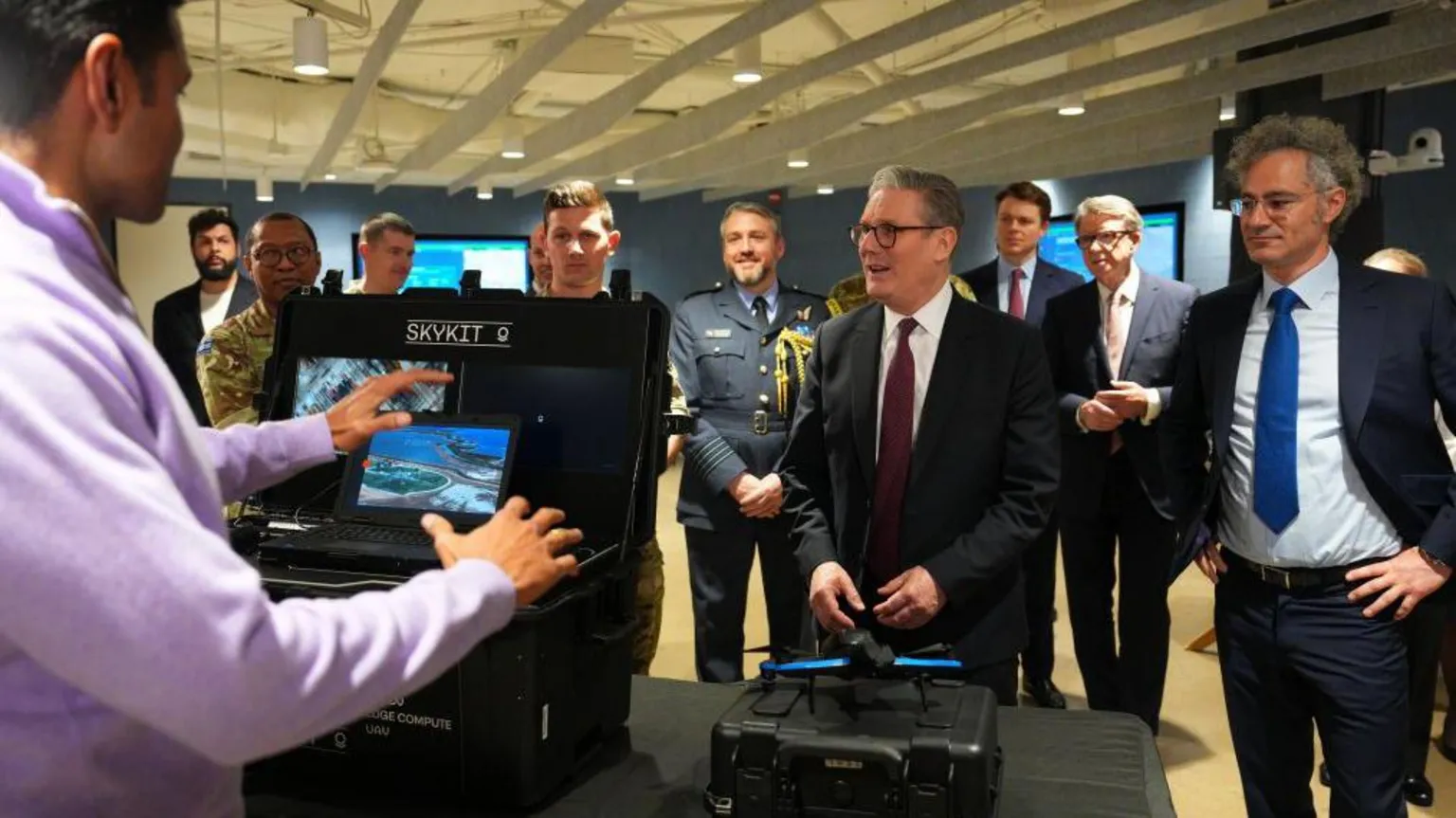  UK Prime Minister Sir Keir Starmer stands next to Palantir boss Alex Karp during a Washington DC visit in February 2025 while being shown a demo of Palantir 