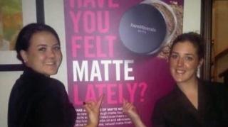 Emma a chydweithwraig