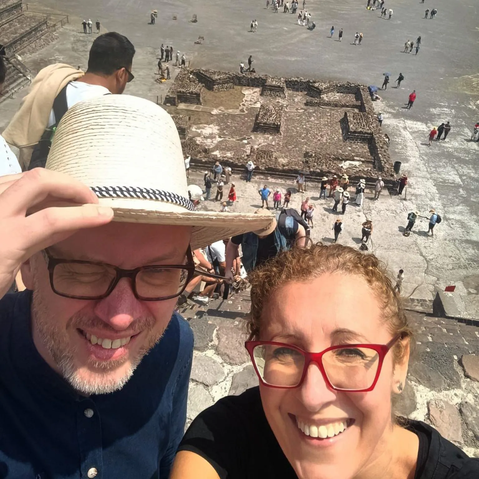 Giovana Guidicini two people taking a selfies on a pyramid