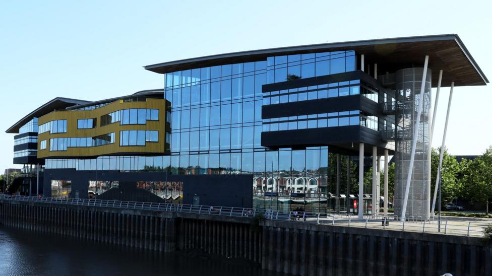 Prifysgol De Cymru - Casnewydd