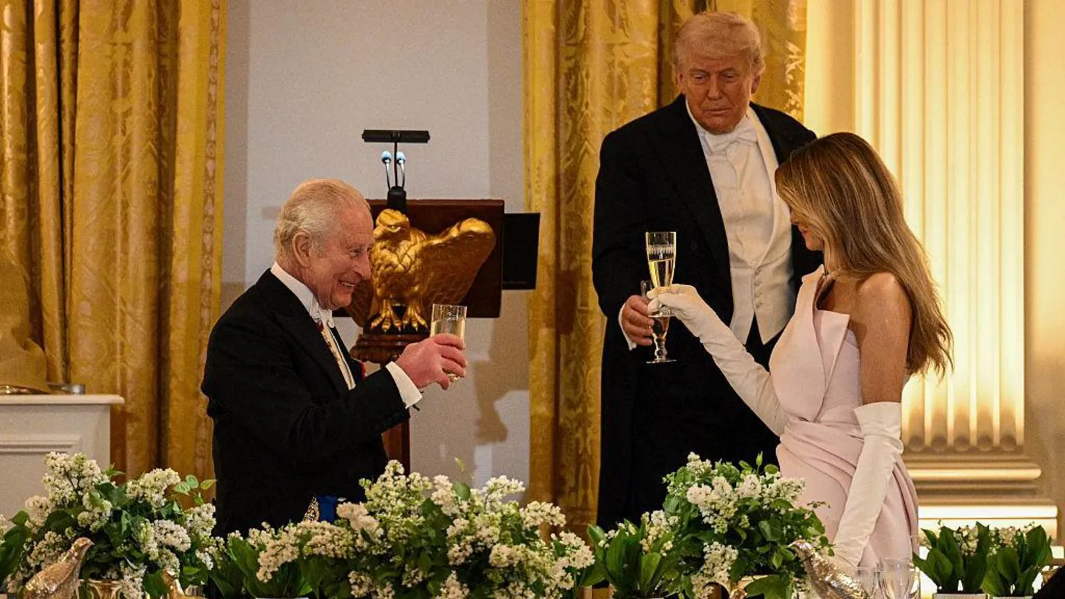  King Charles shares a toast with US President Donald Trump and First Lady Melania Trump during a State Dinner in the East Room of the White House in Washington, DC, on April 28, 2026. 