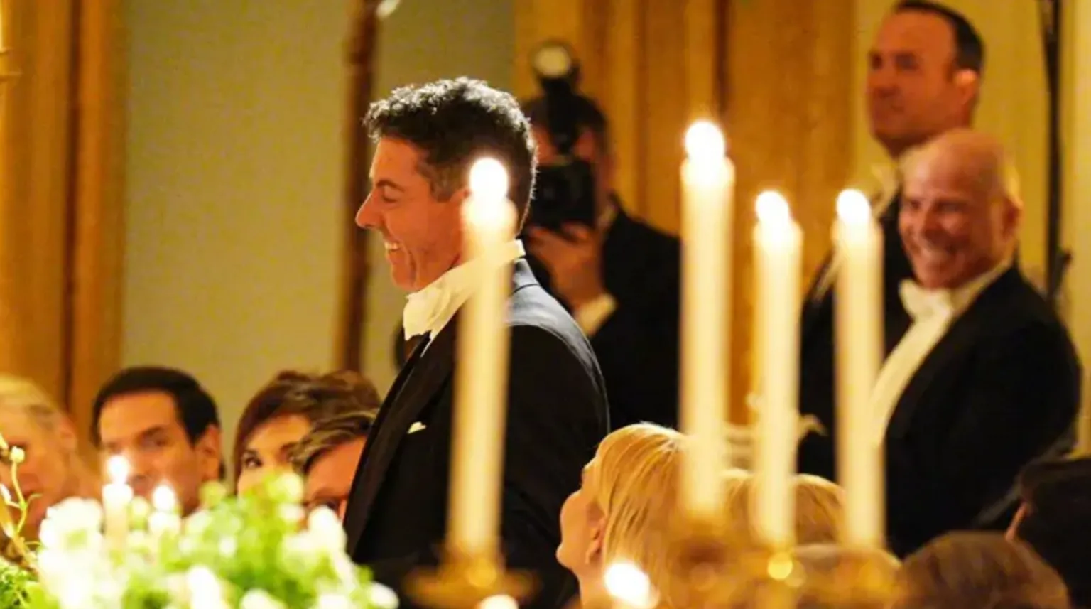  Rory McIlroy stands to take a bow