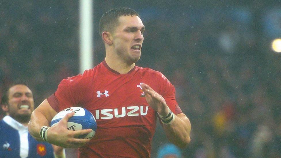 George North runs with the ball against France