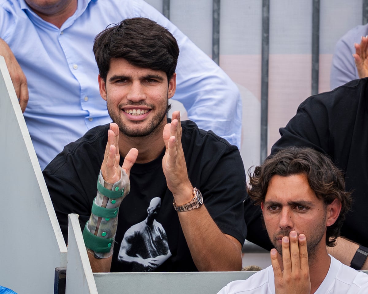Carlos Alcaraz applauds his younger brother Jaime in Madrid’s under-16 tournament